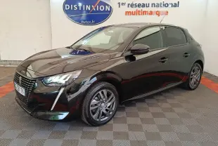 Peugeot 208 PureTech 100 S&S Style noire vue 3/4 avant droit, feux LED et jantes alliage visibles.