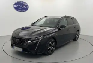 Peugeot 308 SW PHEV 225 e-EAT8 GT noire vue en 3/4 avant droit, avec calandre distinctive et jantes sport.
