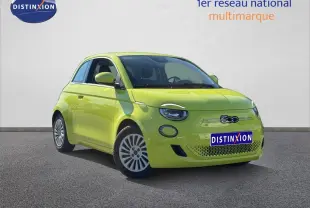 Fiat 500 électrique jaune vue 3/4 avant droit, avec jantes spécifiques et logo 500 sur la calandre.