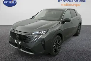 Peugeot 3008 Hybrid gris titane avec toit noir, vue 3/4 avant mettant en valeur la calandre et les phares LED distinctifs.