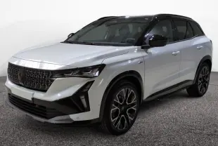 Renault Austral blanc nacré avec toit noir étoilé, vue 3/4 avant droit, jantes alliage 20'' noires et calandre noire distinctive.