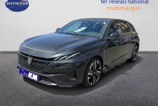 Peugeot 308 Hybrid 145ch GT noir perle métal vue 3/4 avant avec jantes alliage et calandre distinctive.