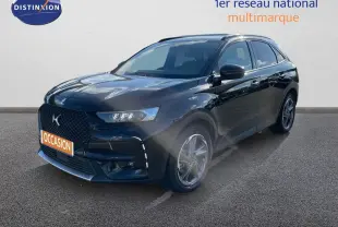 DS7 Crossback E-TENSE noir perle métal en 3/4 avant droit, avec calandre distinctive et jantes alliage.