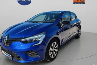 Renault Clio V TCe 90 bleu foncé vue 3/4 avant droit, avec phares LED et jantes alliage distinctives.