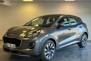 Ford Puma 2022 gris Fashion Gris Magnetic, vue 3/4 avant droit avec jantes alliage et calandre noire.