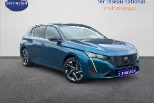 Peugeot 308 bleu en 3/4 avant droit, mettant en valeur sa calandre noire et ses jantes alliage distinctives.