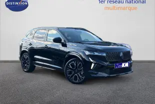 Renault Austral noir étoilé métallisé en vue 3/4 avant droit avec jantes alu et calandre distinctive.