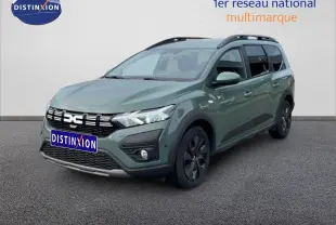 Dacia Jogger 2025 kaki lichen en 3/4 avant droit, avec toit noir et jantes foncées distinctives.