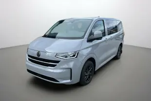 Volkswagen Transporter TDI 170 DSG ProCab L1 gris Stone, vue 3/4 avant avec jantes alu noires 17 pouces.