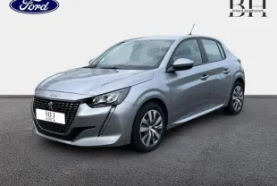 Peugeot 208 gris Artense vue 3/4 avant droit, mettant en valeur sa calandre noire et ses phares LED distinctifs.