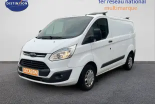 Ford Transit Custom blanc en 3/4 avant droit, fourgon utilitaire avec calandre noire et jantes acier.