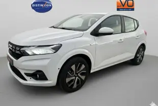 Vue 3/4 avant droite d'une Dacia Sandero TCe 90 Expression blanche avec phares LED et jantes alliage.