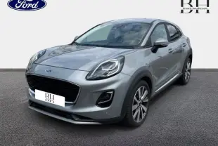 Ford Puma gris Solar métallisé vu en 3/4 avant droit avec jantes alliage et phares LED distinctifs.