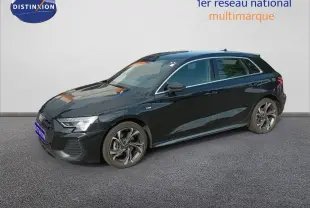 Audi A3 Sportback noir mito metal en 3/4 avant droit, hybride rechargeable avec jantes alliage distinctives.