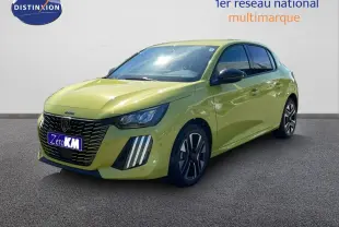 Peugeot 208 hybride jaune Agueda métal vue 3/4 avant droit avec calandre noire et feux LED verticaux.