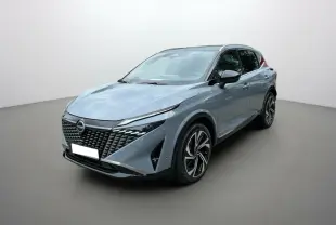 Nissan Qashqai E-Power 205 Tekna Plus gris argile avec toit noir, vue 3/4 avant droit, jantes alu 20 pouces.