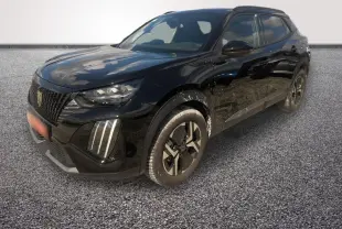 Peugeot 2008 Hybrid 145 e-DCS6 GT noir, vue 3/4 avant droit avec phares LED et jantes distinctives.