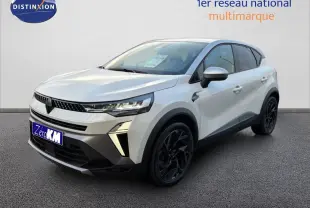 Renault Captur 2025 blanc nacré vue 3/4 avant droit avec toit gris et jantes noires distinctives.