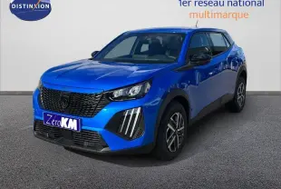 Peugeot 2008 bleu Vertigo Metal en 3/4 avant droit, avec calandre noire et feux LED distinctifs.