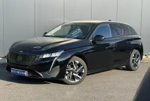 Peugeot 308 noir Perla vue 3/4 avant droit, avec jantes alliage 17'' et signature lumineuse LED distinctive.