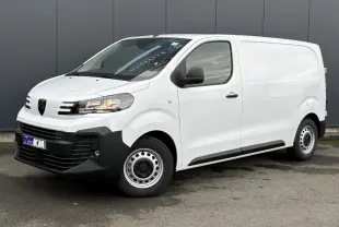 Peugeot Expert Fourgon blanc Icy en 3/4 avant droit, avec pare-chocs noirs et roues tôles grises.