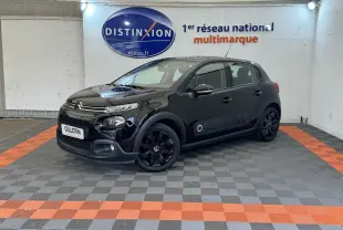 Citroën C3 noire vue en 3/4 avant droit, avec protections latérales Airbump et jantes noires distinctives.
