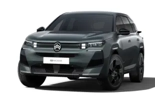 Vue 3/4 avant d’un Citroën C5 Aircross vert Astoria avec toit noir, calandre moderne et jantes noires.