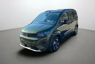 Peugeot Rifter Vert Sirkka en vue 3/4 avant droit, avec jantes alu 17 pouces et barres de toit noires.