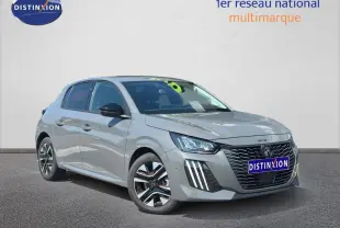 Peugeot 208 gris Selenium vue 3/4 avant droit, avec calandre noire et jantes alliage distinctives.