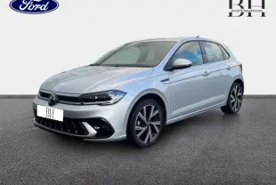 Volkswagen Polo 2022 R-Line en Reflet d'Argent métallisé vue 3/4 avant avec jantes alliage distinctives.