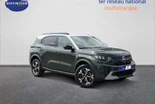 Citroën C3 Aircross 2026 vert Montana et blanc opale, vue 3/4 avant droit avec jantes alu et barres de toit.