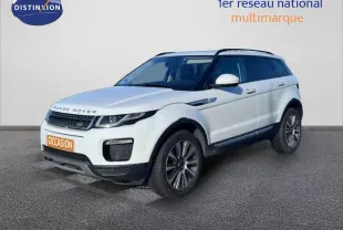 Vue 3/4 avant d'un Range Rover Evoque blanc de 2017 avec jantes alliage bicolores et toit noir.