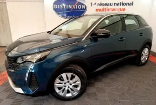 Peugeot 3008 BlueHDi 130 2022 bleu en 3/4 avant droit, avec phares LED et jantes alliage visibles.
