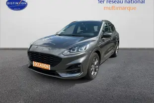Ford Kuga gris foncé en 3/4 avant droit, avec jantes alliage 18 pouces et calandre noire distinctive.
