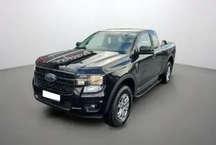 Ford Ranger TDCI 170 noir shadow en 3/4 avant droit, avec marchepieds et arceaux inox visibles.