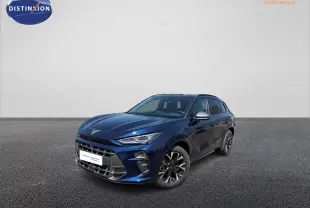 Vue 3/4 avant droite d'une CUPRA Terramar bleu métallisé avec jantes alliage et rétroviseurs argentés sur fond neutre.