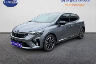 Renault Clio V 1.0 ECO-G 100ch Techno gris schiste métal, vue 3/4 avant avec jantes alliage et calandre noire.