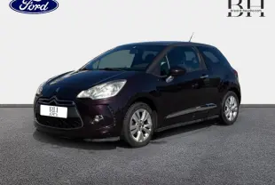 Citroën DS3 1.4 HDi70 Chic rouge Rubi, vue 3/4 avant droit, calandre chromée et jantes alliage visibles.