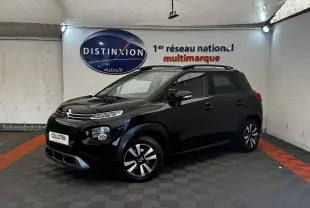 Citroën C3 Aircross noir en 3/4 avant droit, avec toit noir et jantes bi-ton distinctives.
