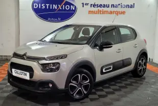 Citroën C3 beige vue 3/4 avant droit, avec protections latérales noires et jantes distinctives en alliage.