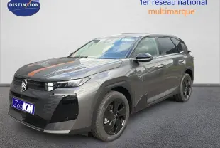 Vue 3/4 avant d'un Citroën C5 Aircross Hybrid gris platinium métal avec jantes noires et calandre moderne.