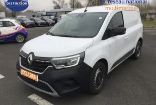 Renault Kangoo Extra blanc en 3/4 avant droit, fourgonnette utilitaire avec calandre noire et phares LED.