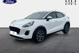 Ford Puma blanc Glacier en vue 3/4 avant droit, avec jantes alliage et détails noirs contrastants.