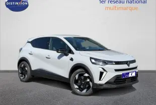 Renault Captur 1.8 E-Tech hybride gris Rafale, vue 3/4 avant avec jantes noires et détails LED.