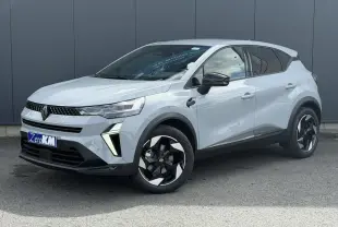 Renault Captur 2026 gris Rafale en 3/4 avant droit, avec jantes noires et détails lumineux LED distinctifs.