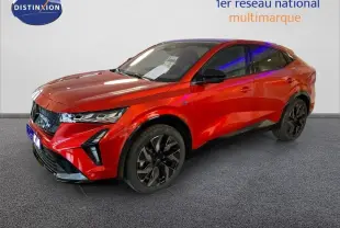 Renault Rafale Esprit Alpine rouge métallisé en 3/4 avant droit avec jantes noires et toit noir brillant.