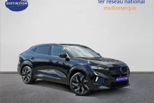Renault Rafale noir étoilé métallisé en 3/4 avant droit, SUV hybride au design sportif et jantes alu distinctives.