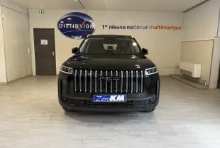 Vue frontale du JAECOO J5 noir Crystal 2026, avec sa calandre verticale distinctive et ses phares LED fins.