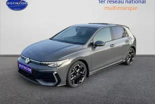 Volkswagen Golf 1.5 eTSI R-Line gris en 3/4 avant droit avec jantes alu noires et phares LED.