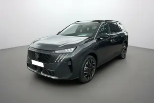 Peugeot 5008 Hybrid gris titane avec toit noir, vue 3/4 avant, jantes alu noires et phares LED distinctifs.